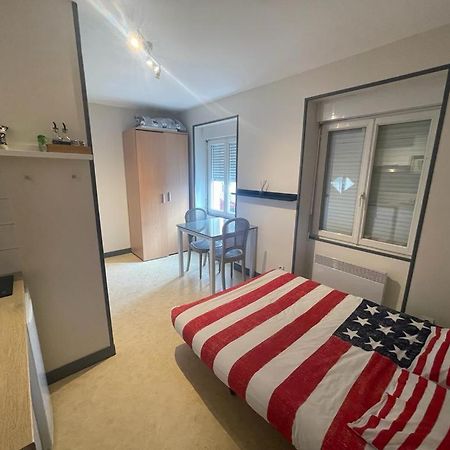 Ferienwohnung Studio Agreable Et Lumineux Niort Exterior foto