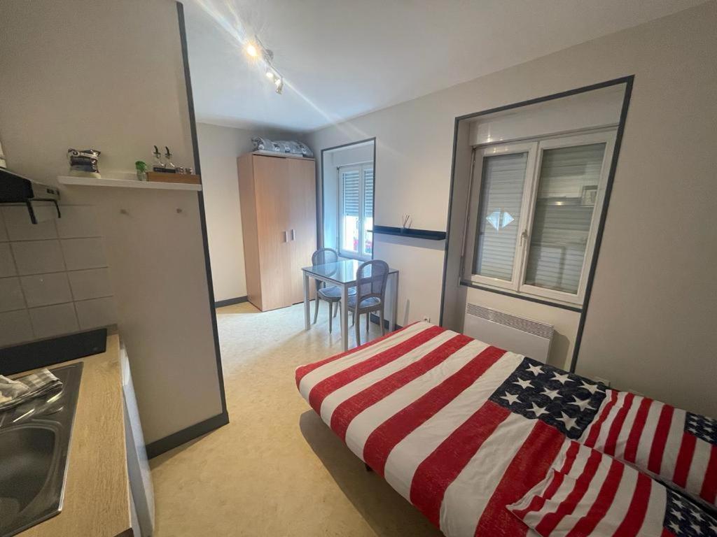 Ferienwohnung Studio Agreable Et Lumineux Niort Exterior foto