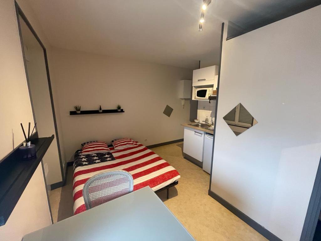 Ferienwohnung Studio Agreable Et Lumineux Niort Exterior foto